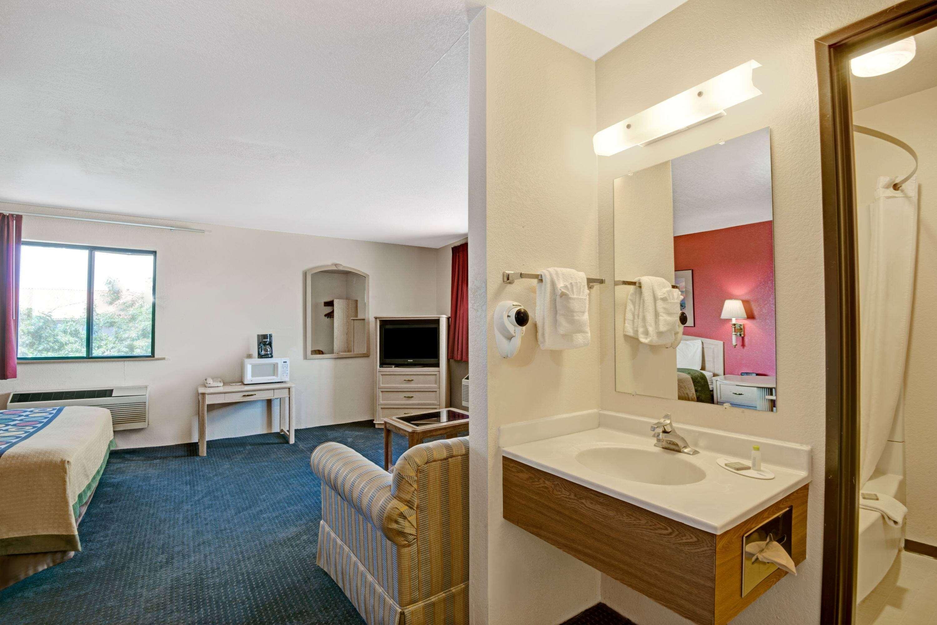 Super 8 By Wyndham Albuquerque West/Coors Blvd Hotell Exteriör bild
