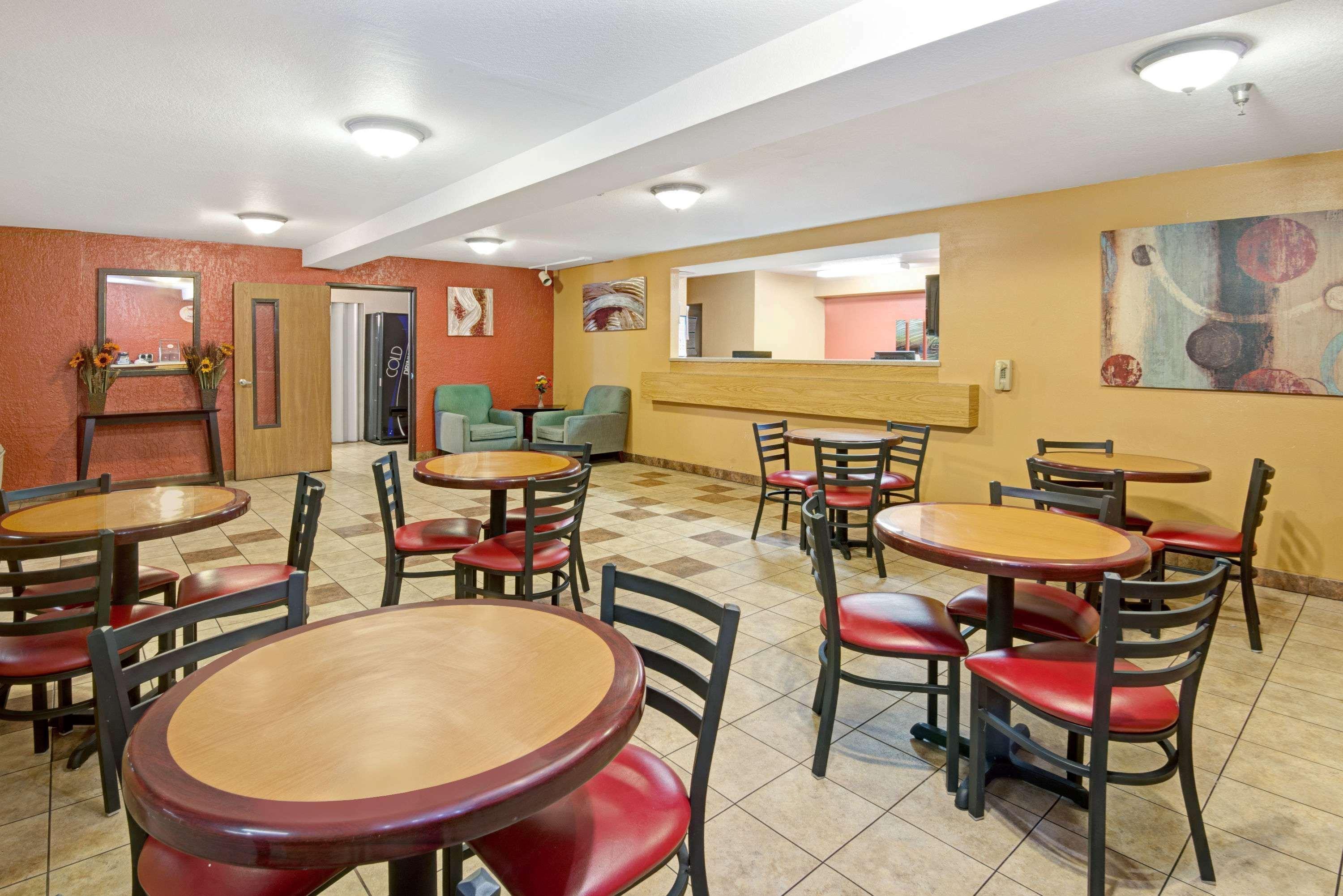 Super 8 By Wyndham Albuquerque West/Coors Blvd Hotell Exteriör bild