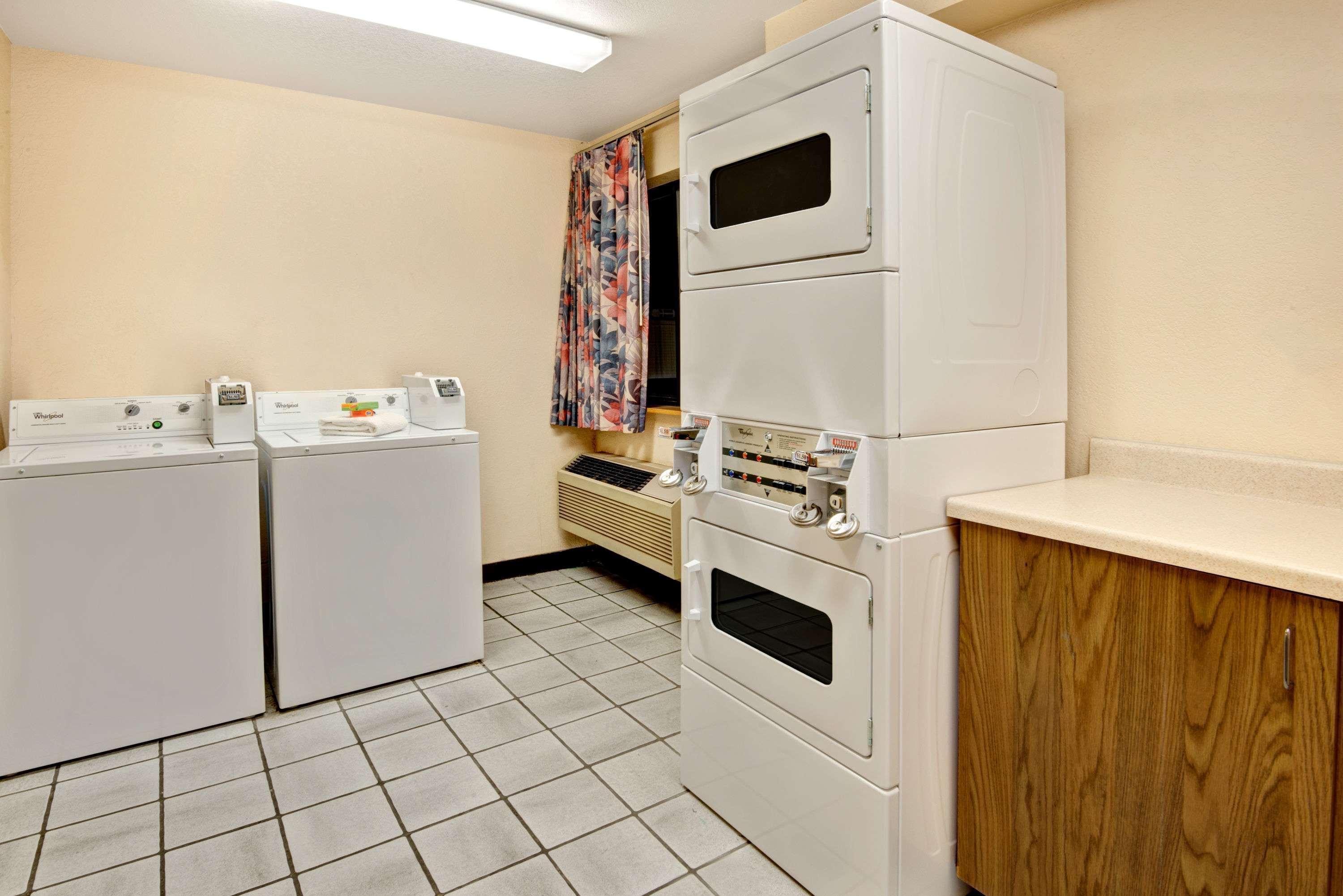 Super 8 By Wyndham Albuquerque West/Coors Blvd Hotell Exteriör bild